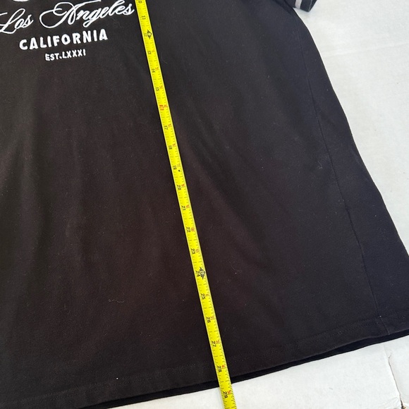 GUESS Black Tee with White Accents XL - Picture 2 of 6